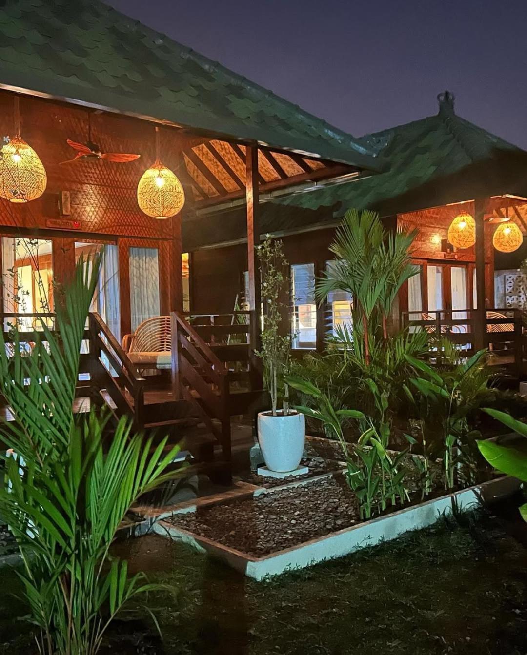 Kura Kura House Hotel Sekongkang Exterior photo